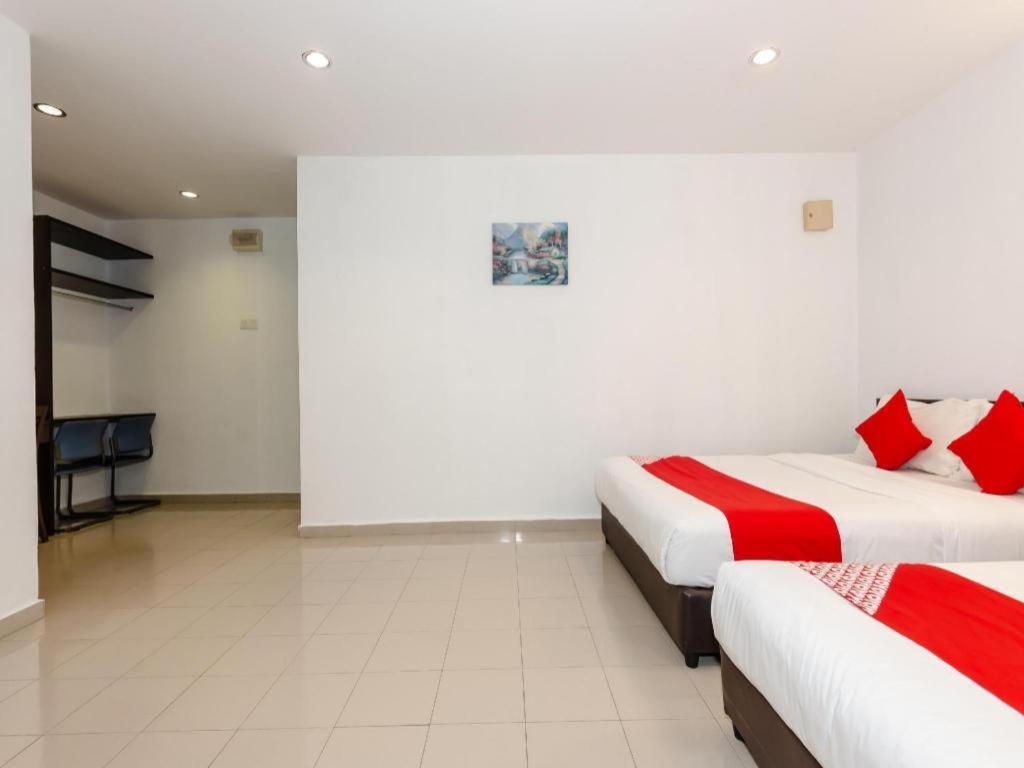 Oyo 1090 Hollitel Hotel Melaka מראה חיצוני תמונה