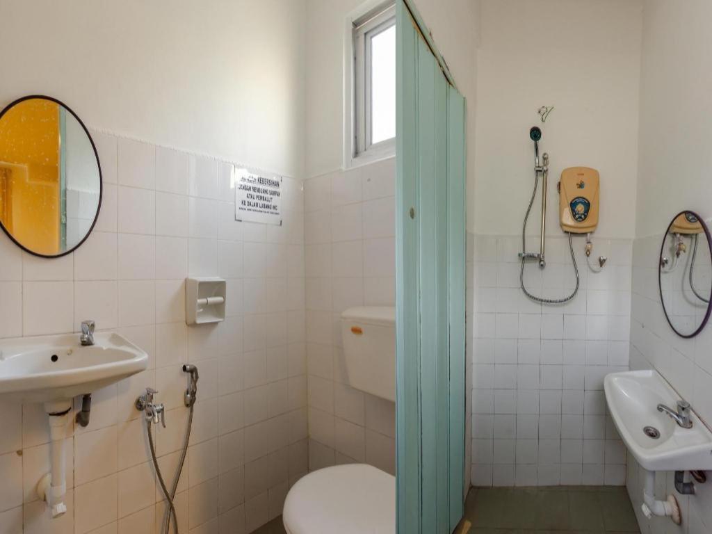 Oyo 1090 Hollitel Hotel Melaka מראה חיצוני תמונה