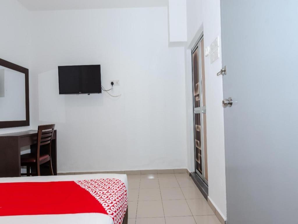 Oyo 1090 Hollitel Hotel Melaka מראה חיצוני תמונה
